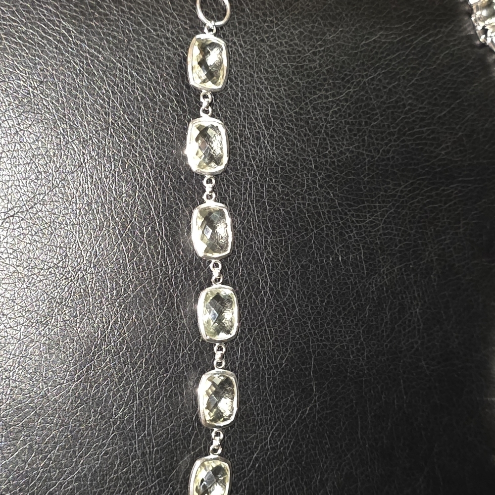 Chic Silver Bracelet with Clear Stones